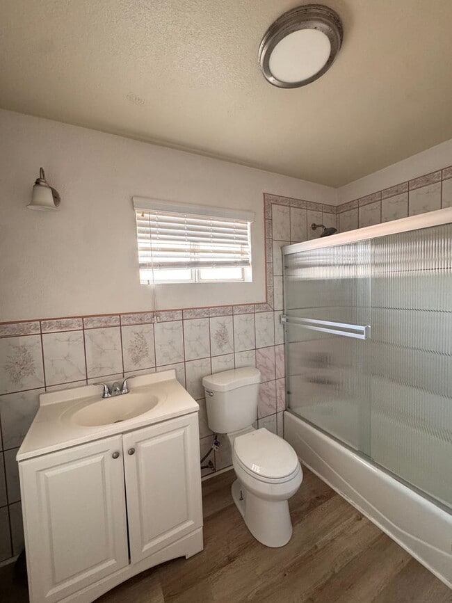 Building Photo - 1060 McFarland Ave