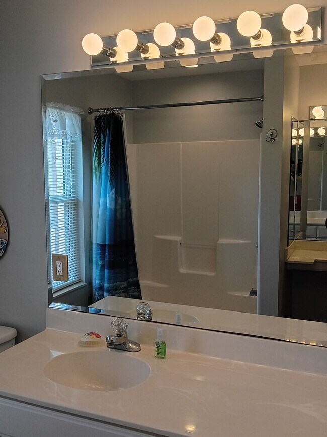 Building Photo - BRIDGEPORT