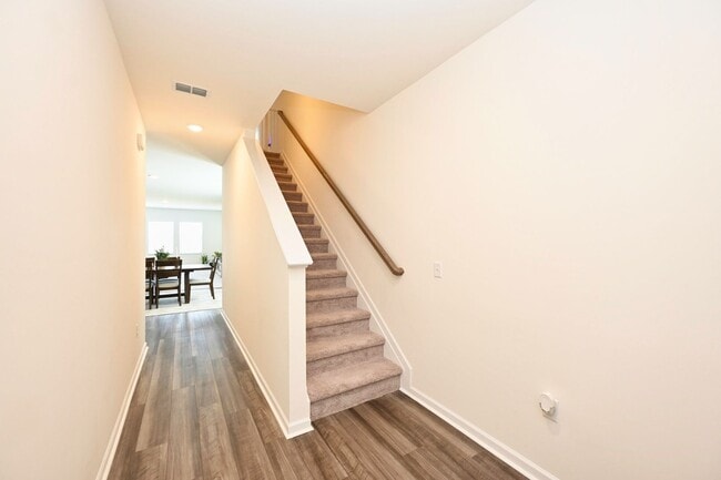 Building Photo - **RARE FIND: LIKE NEW, ONE-OWNER, 5-BED, 3-BATH HOME BUILT IN 2025 IN A NEIGHBORHOOD WITH RESORT-...