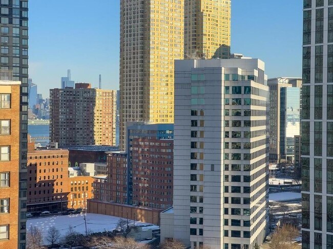Building Photo - 135 Montgomery St