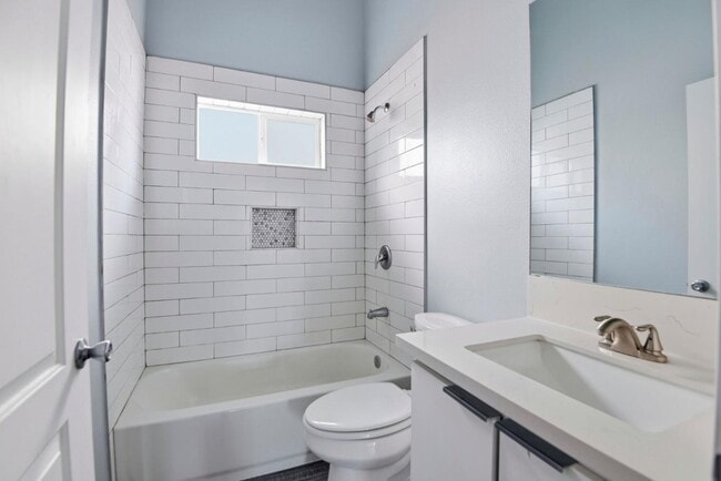 Building Photo - 608 E 29th St