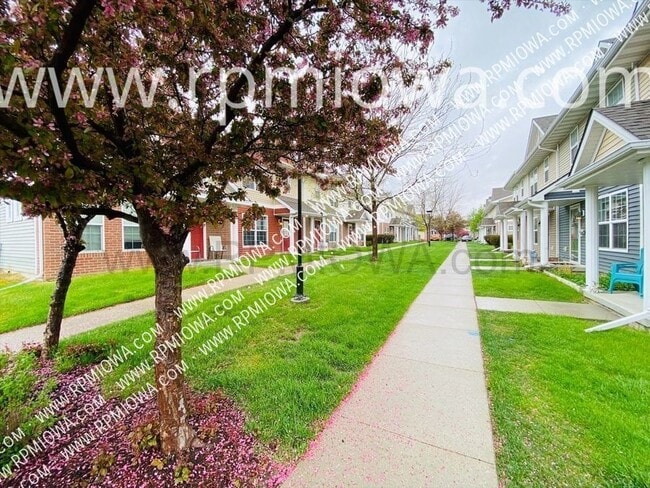 Building Photo - 9065 Greenspire Dr