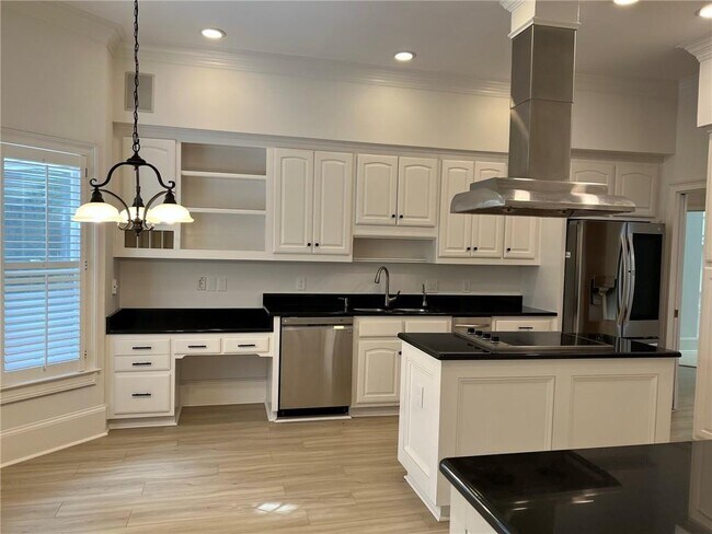 Building Photo - 4608 Chattahoochee Crossing SE