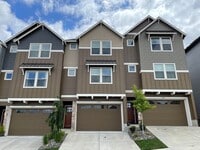 Building Photo - LUXURY 4 Bed Camas Townhome! Gated Communi...