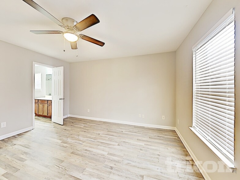 Building Photo - 232 Mary Joe Martin Dr
