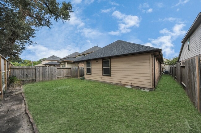 Building Photo - 1615 S City Oaks Ln