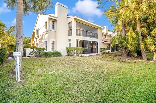 Building Photo - 7669 Fairway Woods Dr