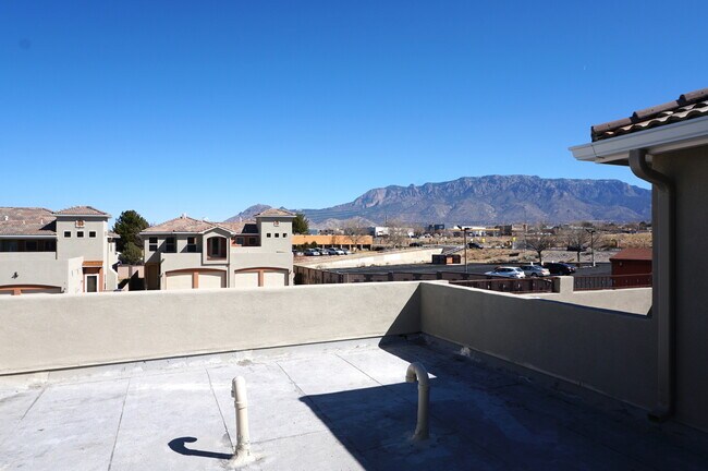 Building Photo - Amazing 3 Bedroom! Great location! Across ...