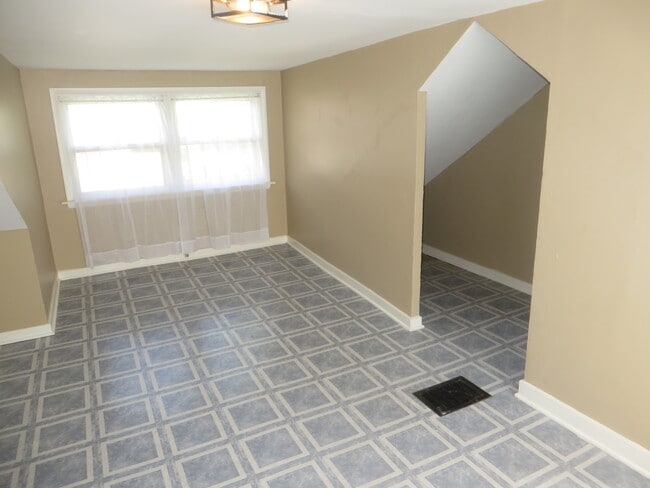 Building Photo - Two Bedroom Home with a bonus room/3rd bedroom in Historic District (Williams-Woodland Historic P...