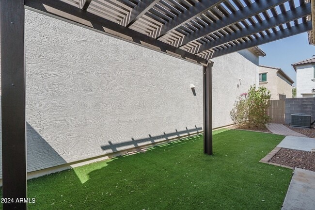Building Photo - 1627 N 208th Ave