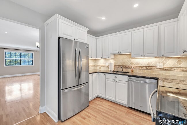 Building Photo - 202 Soundview Ave