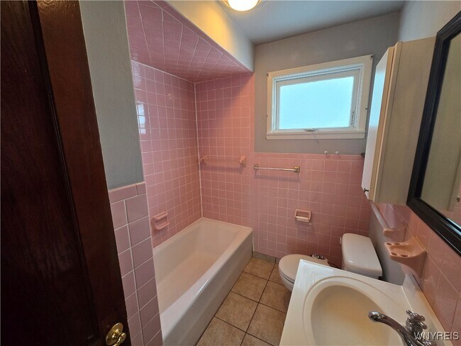 Building Photo - 137 Commonwealth Ave