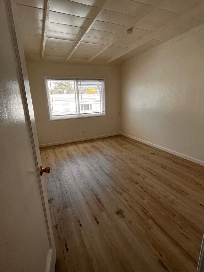 Building Photo - 6121 Fresno Ave