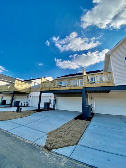 Building Photo - 933 Robbie Jackson Ln