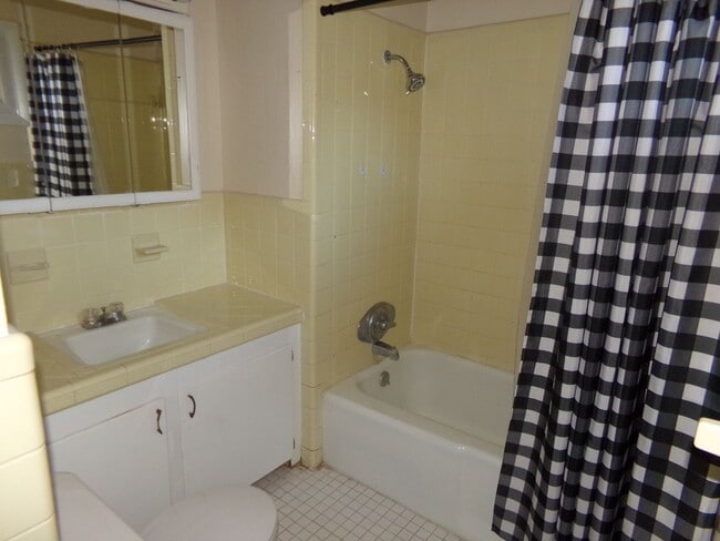 Building Photo - Home in Morehead City