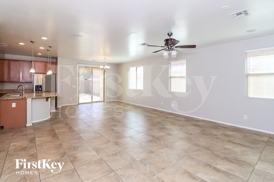 Building Photo - 5027 W St Catherine Ave