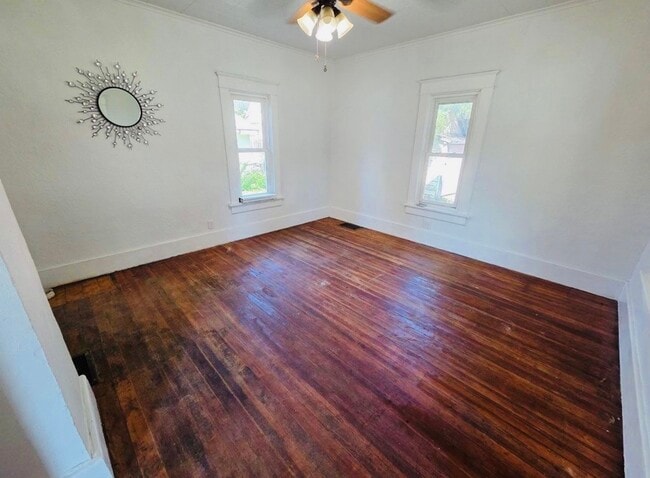 Building Photo - 1704 11th Ave S