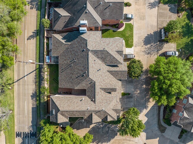 Building Photo - 1014 Enclave Square N