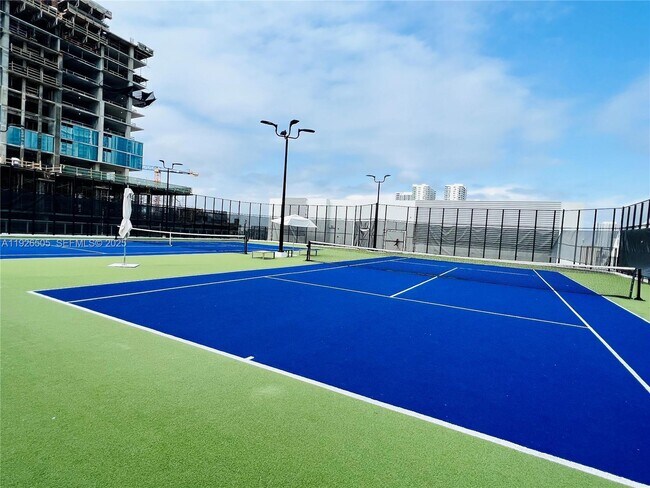 Building Photo - 851 NE 1st Ave