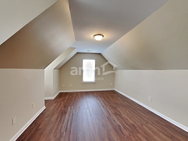 Building Photo - 190 Royalton Rd