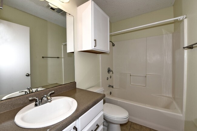 Building Photo - 3410 Ridge Ash