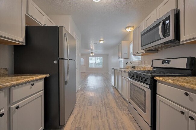 Building Photo - 5009 Willow Point Dr