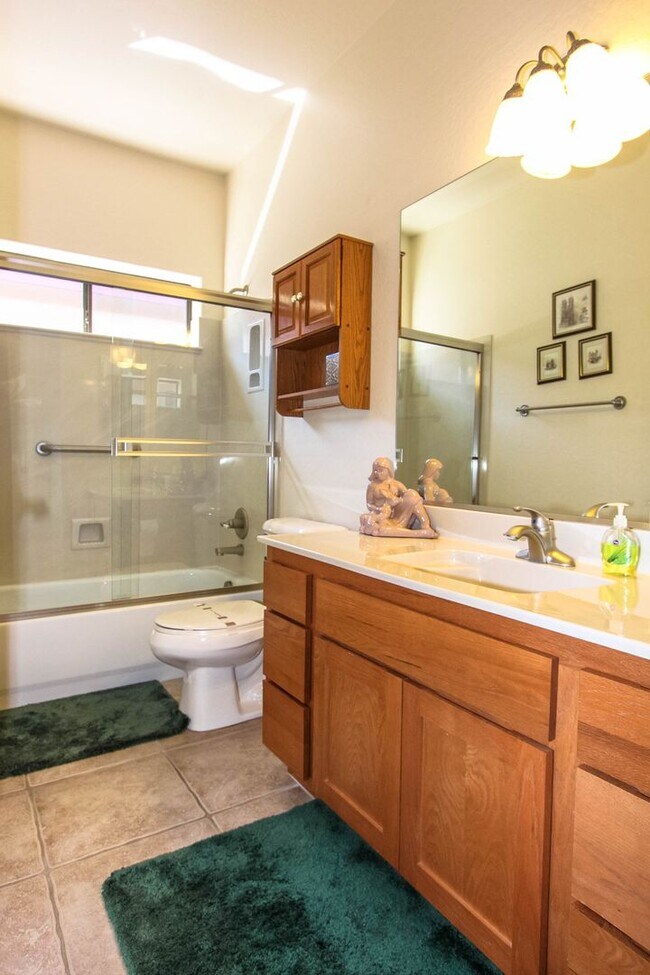 Building Photo - Furnished Home in Willow Hills