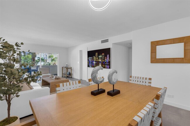 Building Photo - 300 Galen Dr