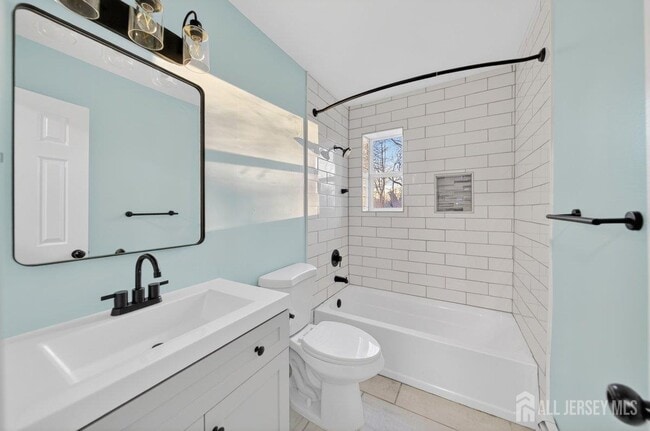 Building Photo - 289 Main St