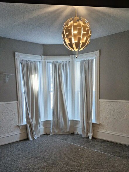 Unique window and textured walls! - 327 S Adams St