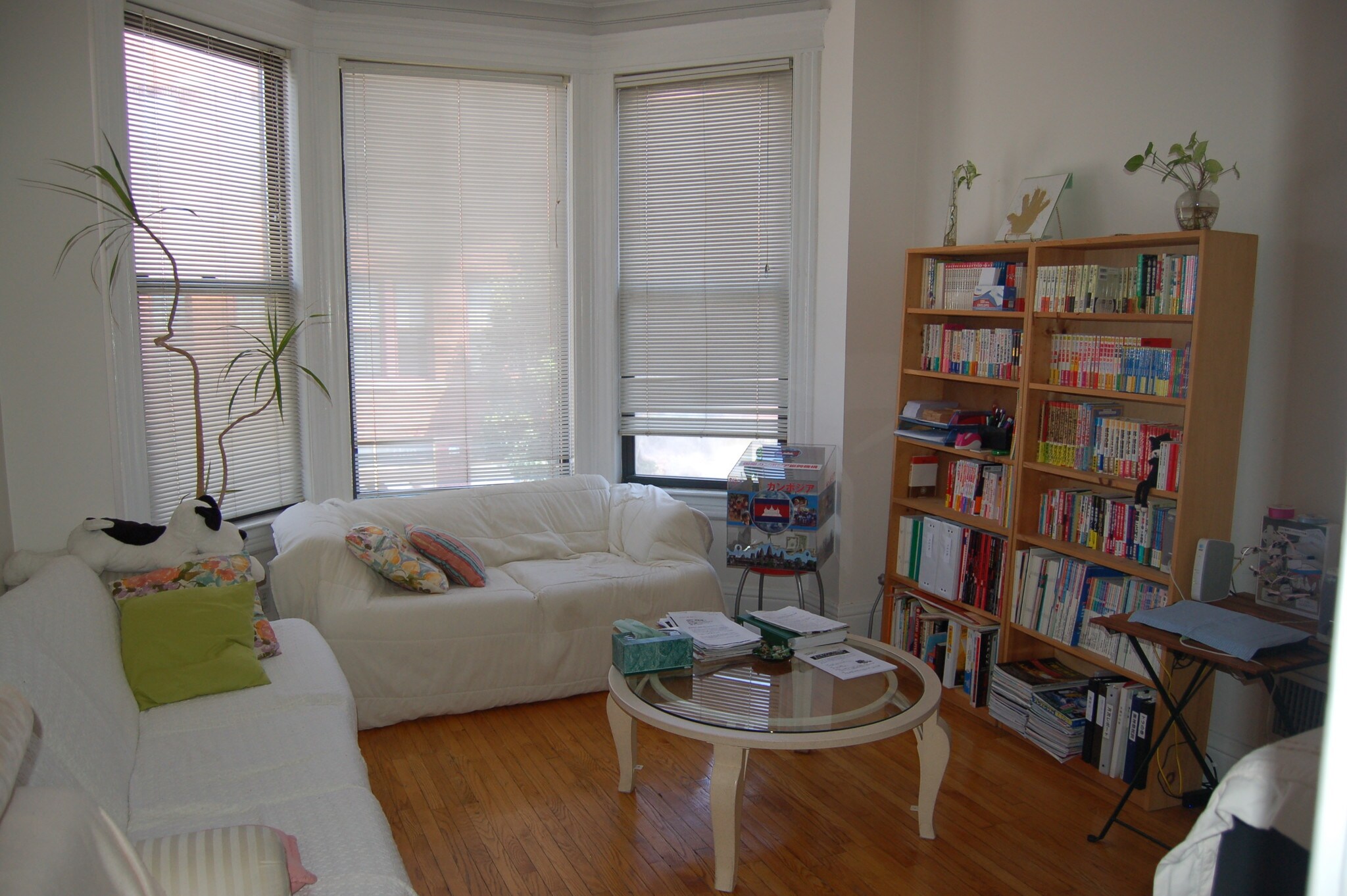 living room - 1944 N Oakley Ave