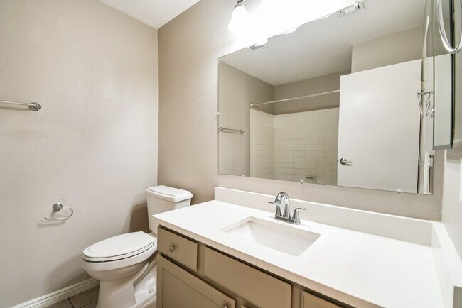 Building Photo - 6143 W Harrison St