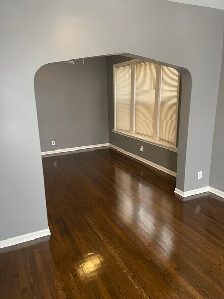 Building Photo - 6739 S Emerald Ave