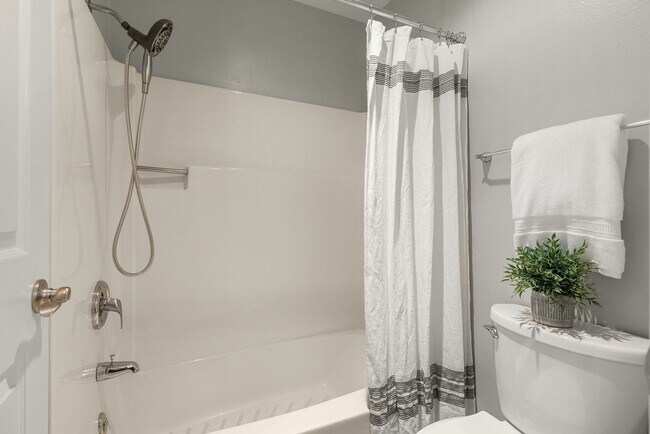 Building Photo - 2Bd/2Ba Kirkland Condo