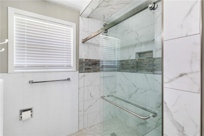 Building Photo - 209 Helena St