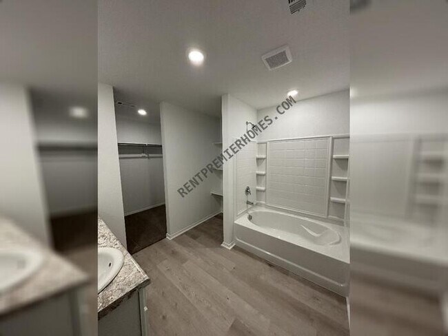 Building Photo - 310 Sarah Alyse Ln