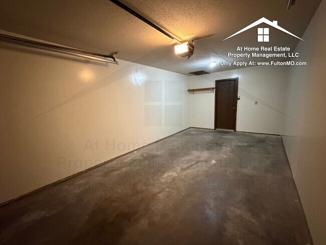 Building Photo - 617 Westview Dr
