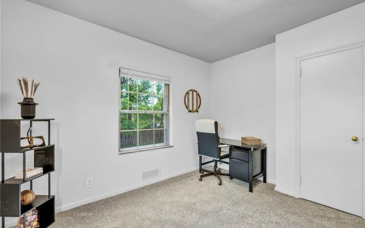 Building Photo - 15925 Van Aken Blvd