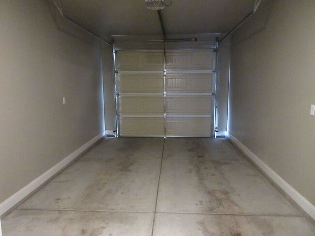 Building Photo - Newer Town home living in the heart of Cedar City!