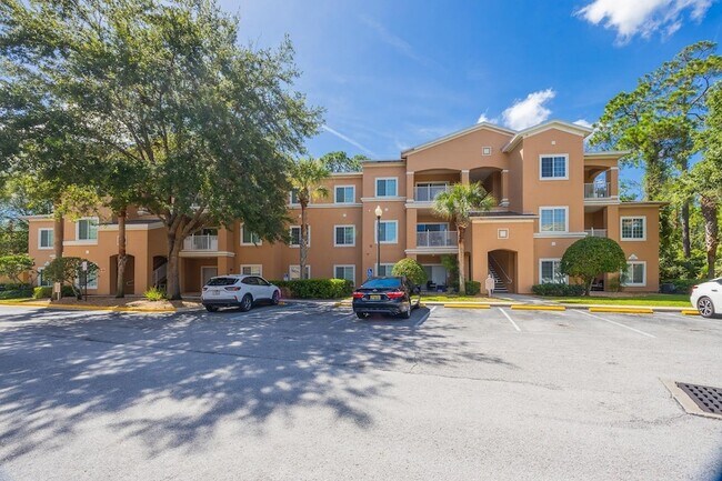 Building Photo - 550 Florida Club Blvd