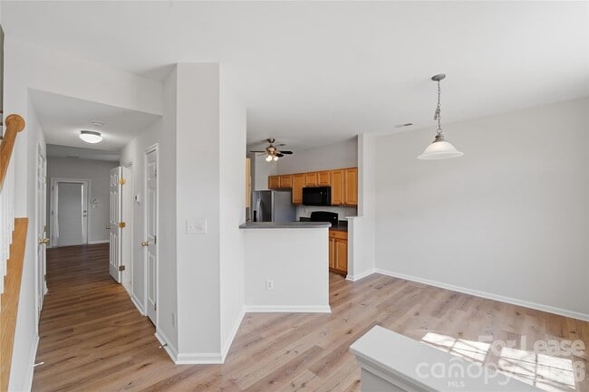 Building Photo - 4957 Sunburst Ln