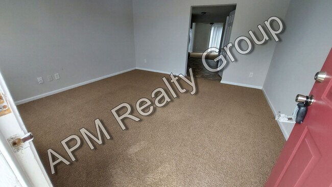 Building Photo - Great Summit Home, Convenient to Sandhills...