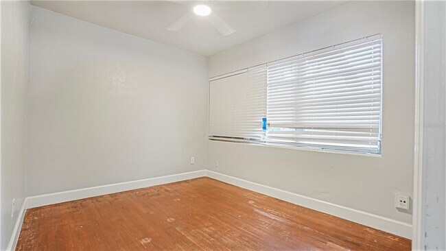 Building Photo - 5518 Riviera Dr