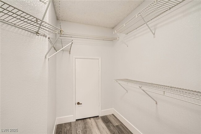 Building Photo - 4844 Maryvale Dr