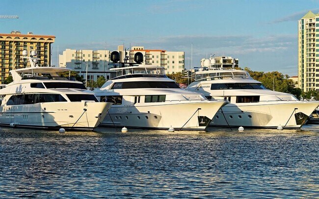 Building Photo - 835 S Osprey Ave