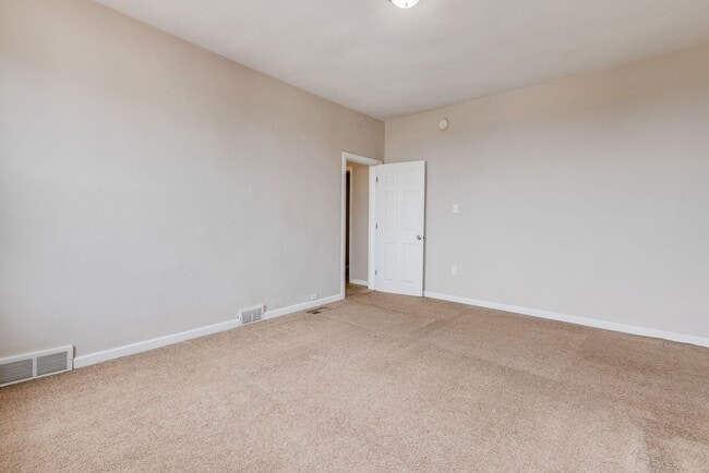 Building Photo - AVAILABLE JUNE 2026 - Spacious 4 Bedroom, 2 Bath Home Minutes from East Carson!