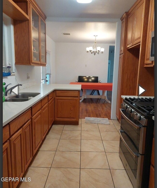 Building Photo - 301 Rose Ln