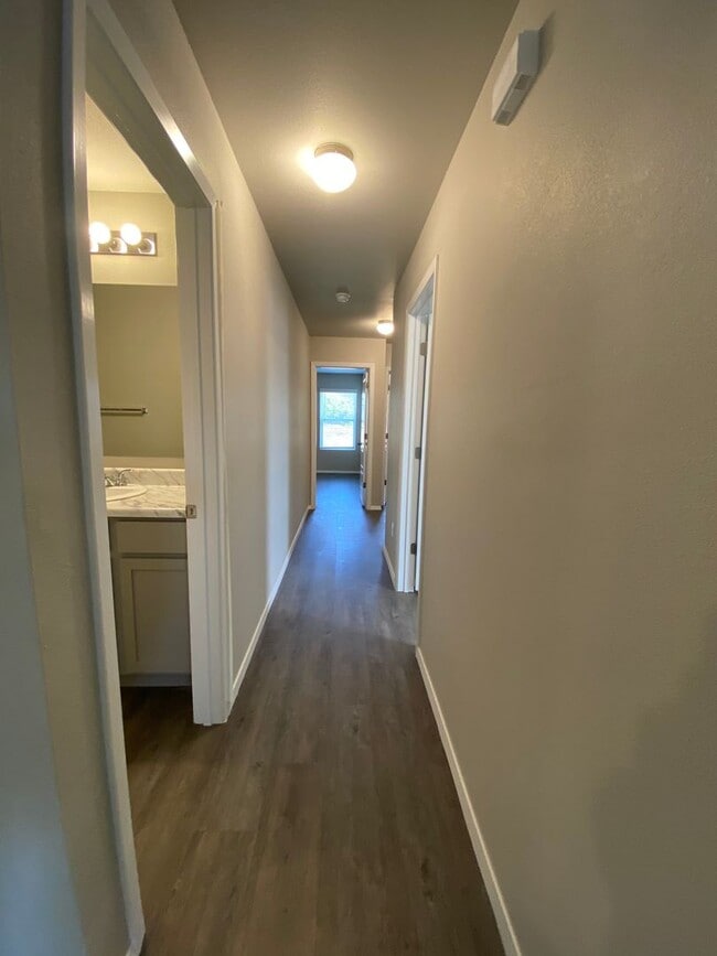 Building Photo - *Pre-leasing* Three Bedroom | Two Bathroom...