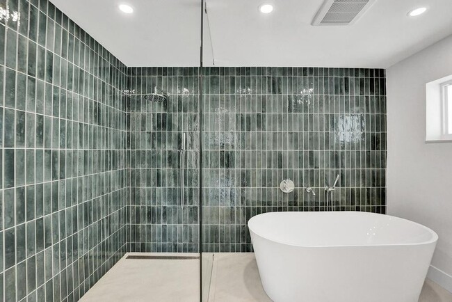 Building Photo - Northeast 31st Avenue, Fort Lauderdale, FL 33308 - 4 BR 3 BA single-family home
