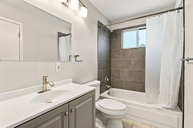 Building Photo - 3425 Talcott Terrace
